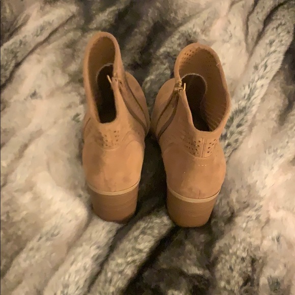 Universal Thread Brown Booties - Picture 2 of 5